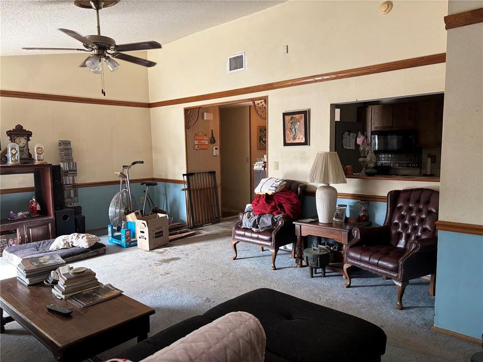 For Sale: $390,000 (3 beds, 2 baths, 1380 Square Feet)