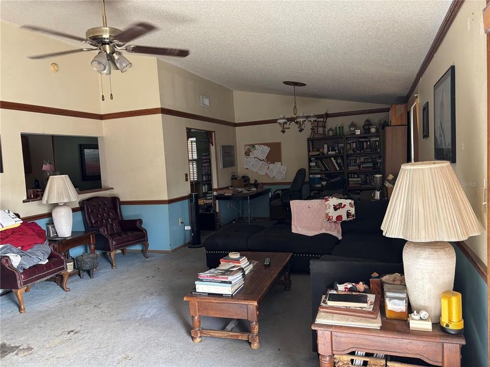 For Sale: $390,000 (3 beds, 2 baths, 1380 Square Feet)