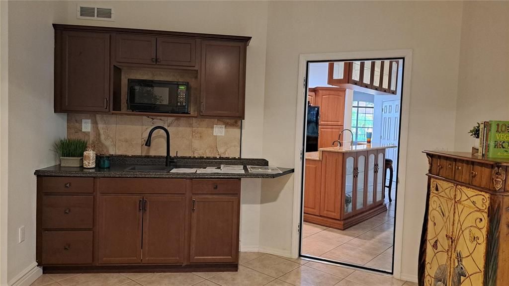 For Sale: $840,000 (3 beds, 2 baths, 1894 Square Feet)