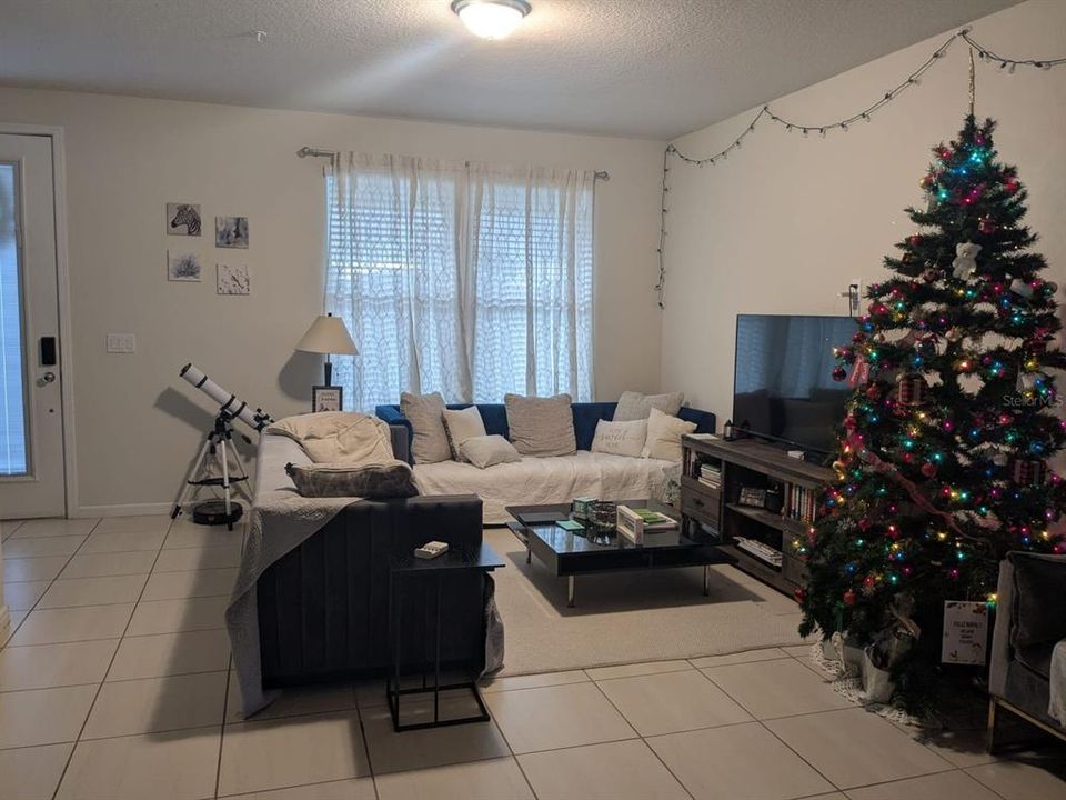 For Rent: $2,600 (3 beds, 2 baths, 1620 Square Feet)