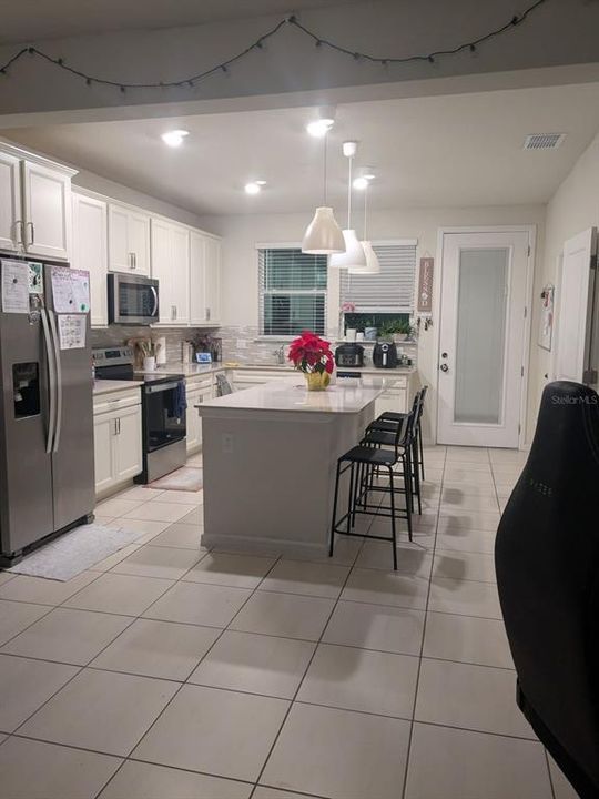 For Rent: $2,600 (3 beds, 2 baths, 1620 Square Feet)