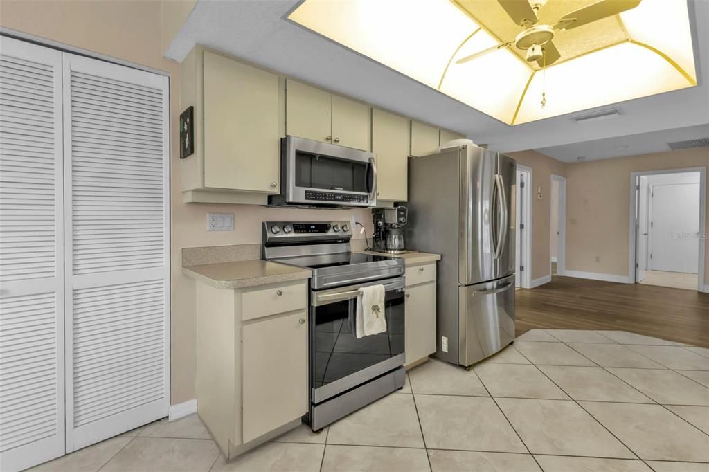 На продажу: $620,000 (3 спален, 2 ванн, 1983 Квадратных фут)