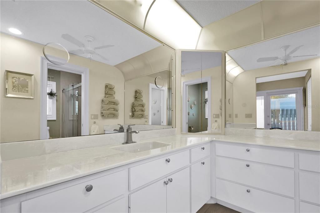 На продажу: $620,000 (3 спален, 2 ванн, 1983 Квадратных фут)