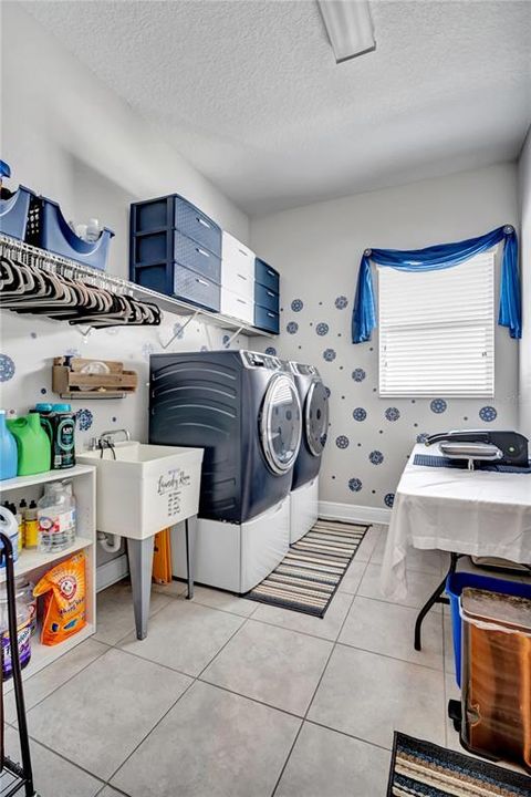 For Sale: $719,000 (3 beds, 2 baths, 2200 Square Feet)