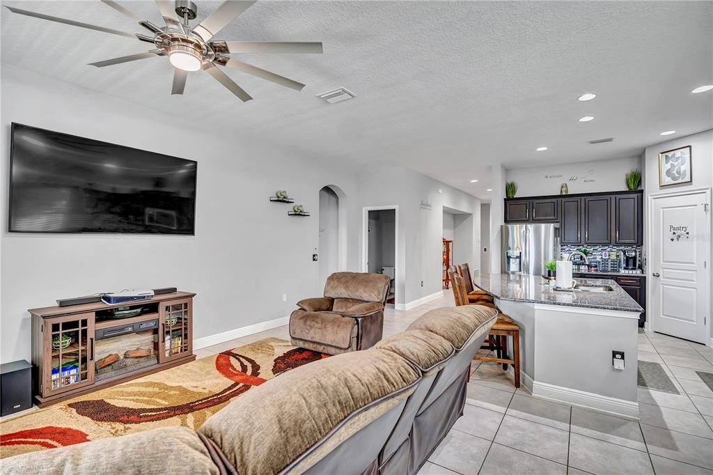 For Sale: $719,000 (3 beds, 2 baths, 2200 Square Feet)