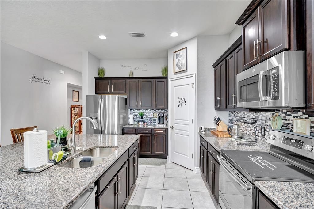 For Sale: $719,000 (3 beds, 2 baths, 2200 Square Feet)