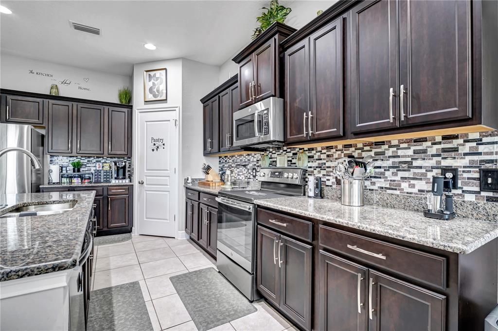 For Sale: $719,000 (3 beds, 2 baths, 2200 Square Feet)