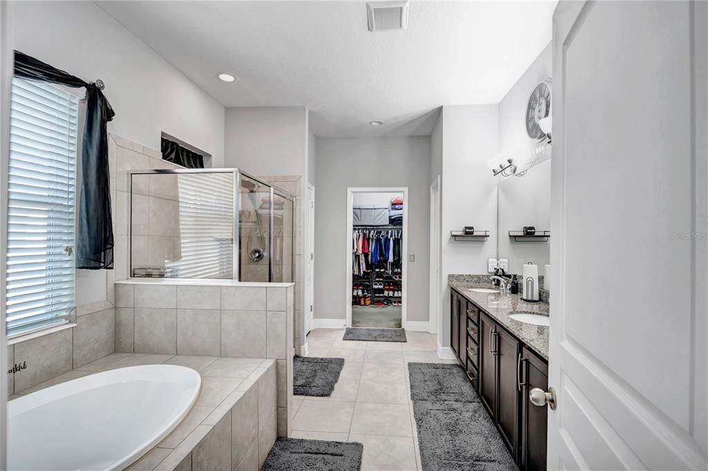 For Sale: $719,000 (3 beds, 2 baths, 2200 Square Feet)