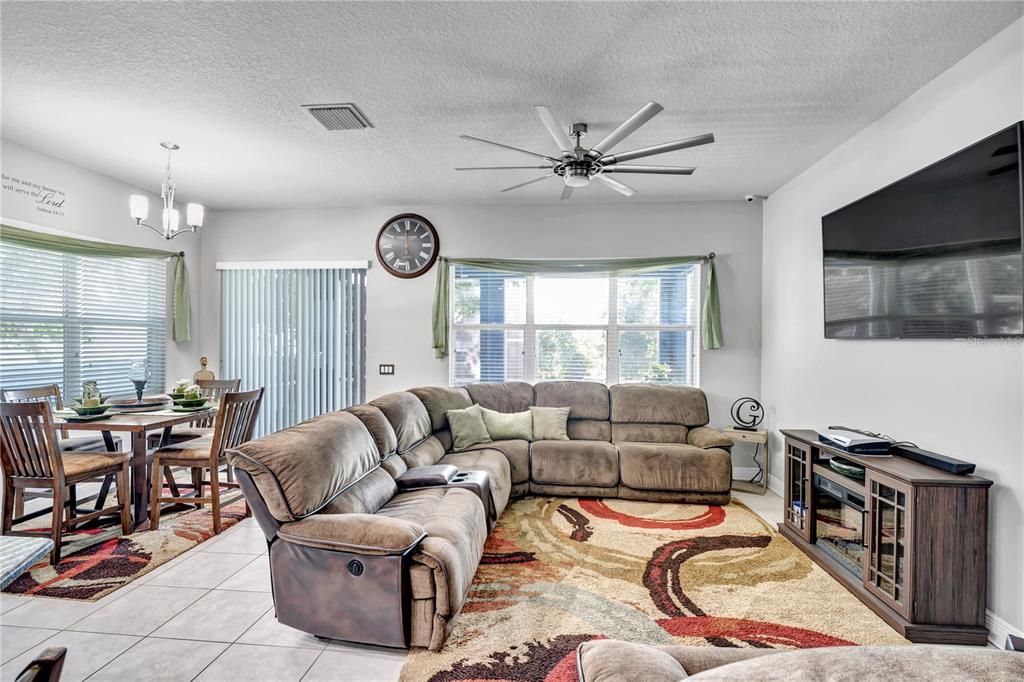 For Sale: $719,000 (3 beds, 2 baths, 2200 Square Feet)