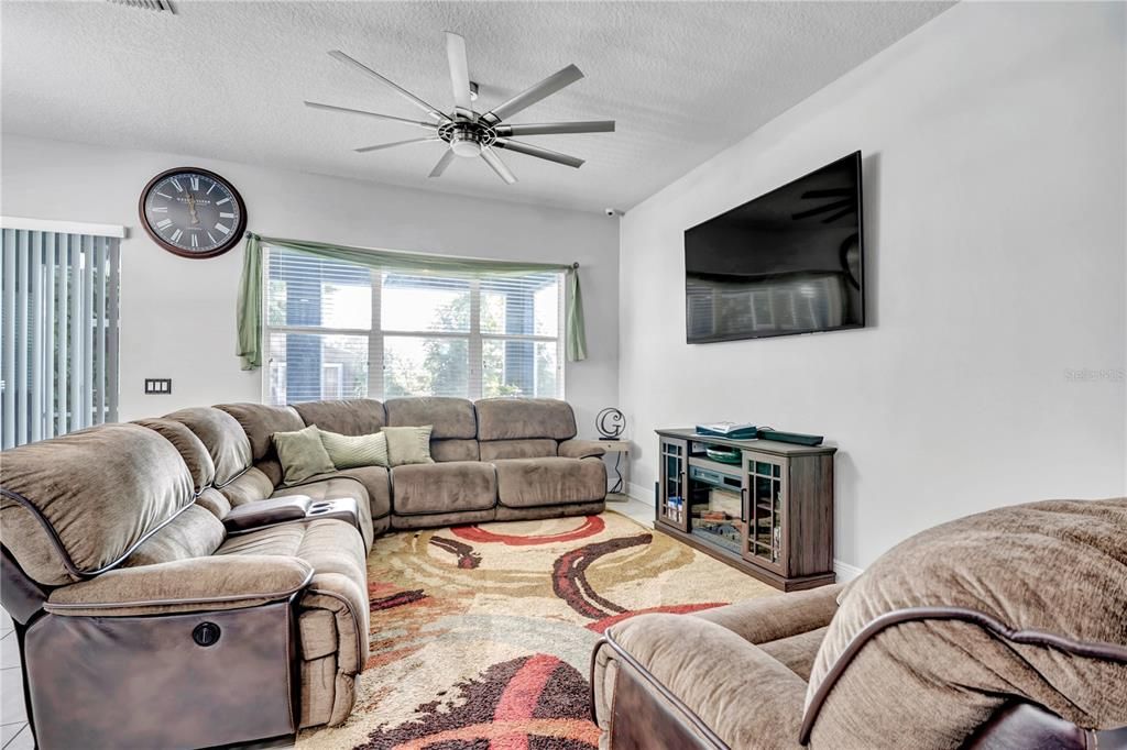 For Sale: $719,000 (3 beds, 2 baths, 2200 Square Feet)