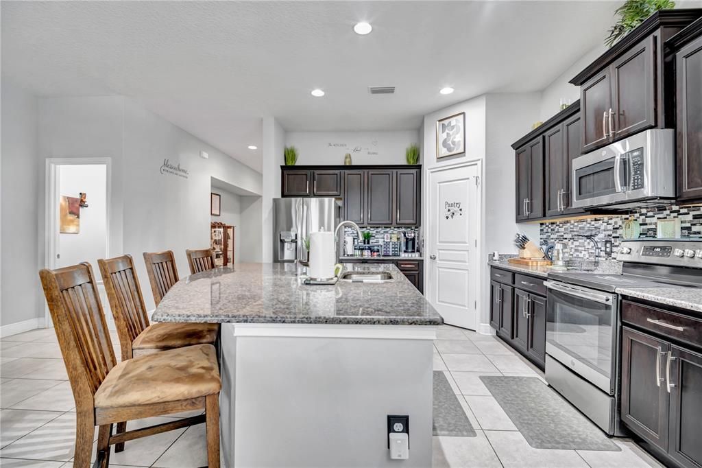 For Sale: $719,000 (3 beds, 2 baths, 2200 Square Feet)