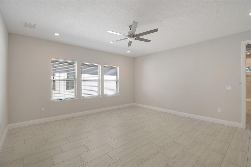 В аренду: $6,995 (5 спален, 4 ванн, 4030 Квадратных фут)