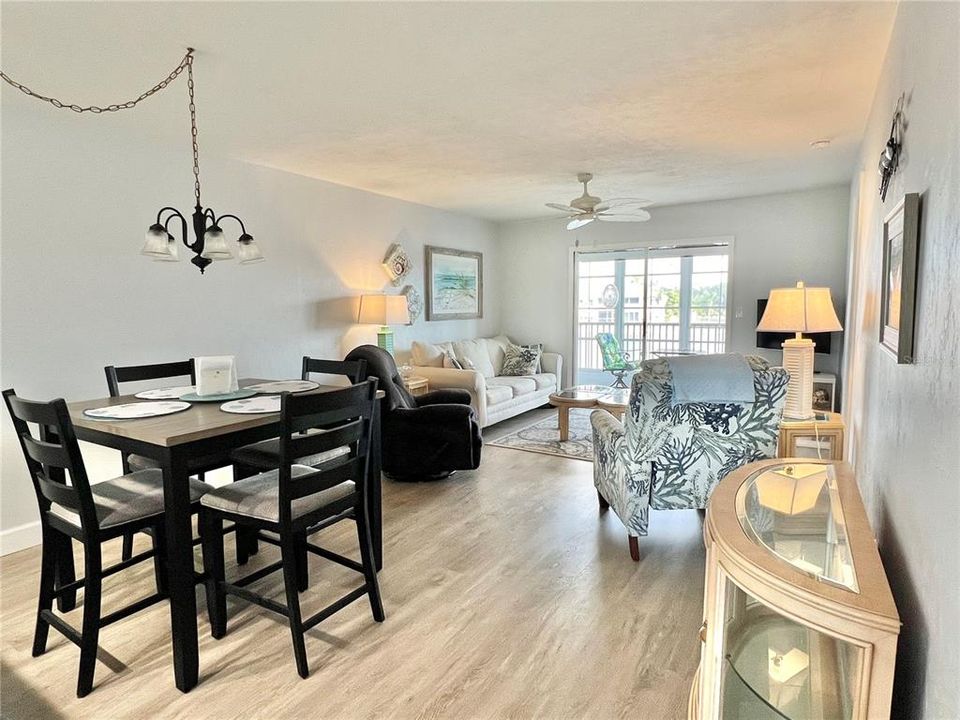 На продажу: $175,000 (2 спален, 2 ванн, 1064 Квадратных фут)