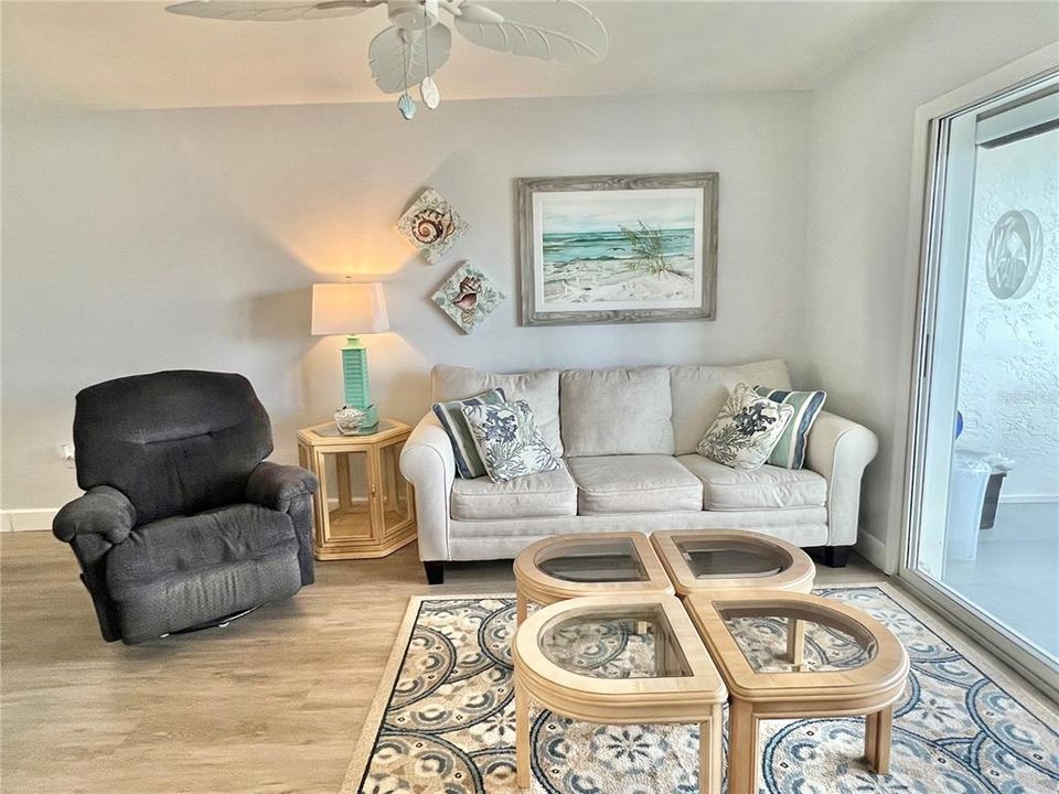 На продажу: $175,000 (2 спален, 2 ванн, 1064 Квадратных фут)