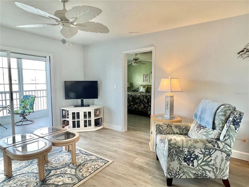 На продажу: $175,000 (2 спален, 2 ванн, 1064 Квадратных фут)