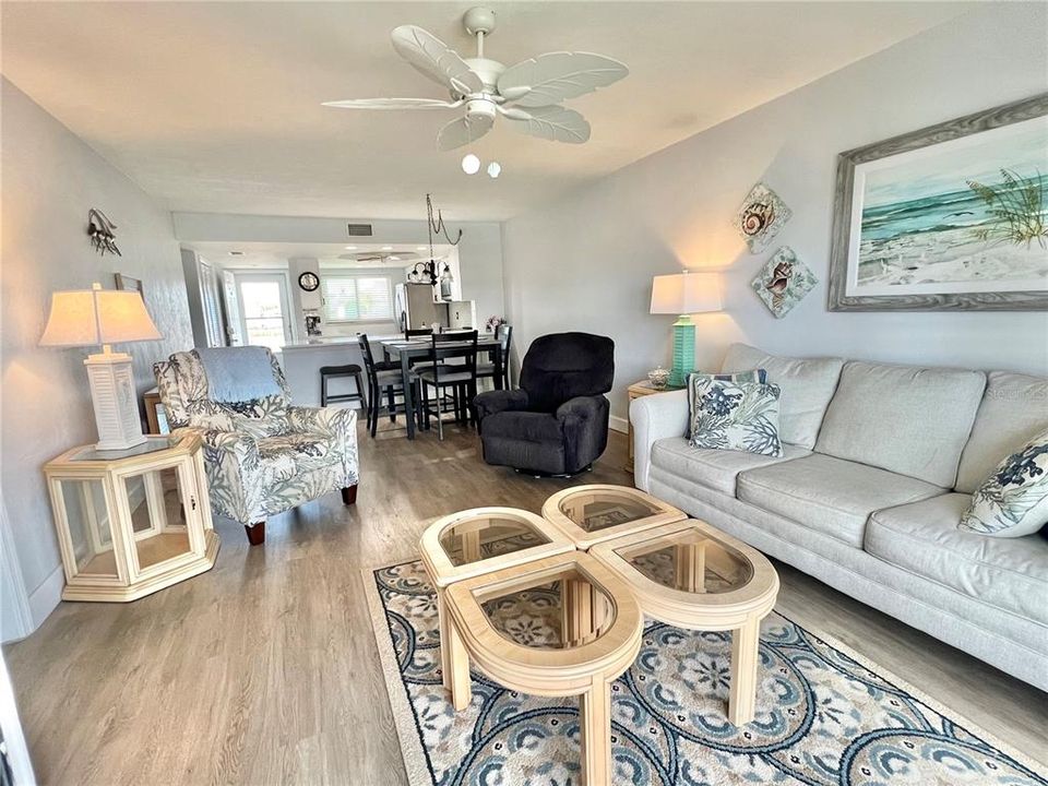 На продажу: $175,000 (2 спален, 2 ванн, 1064 Квадратных фут)