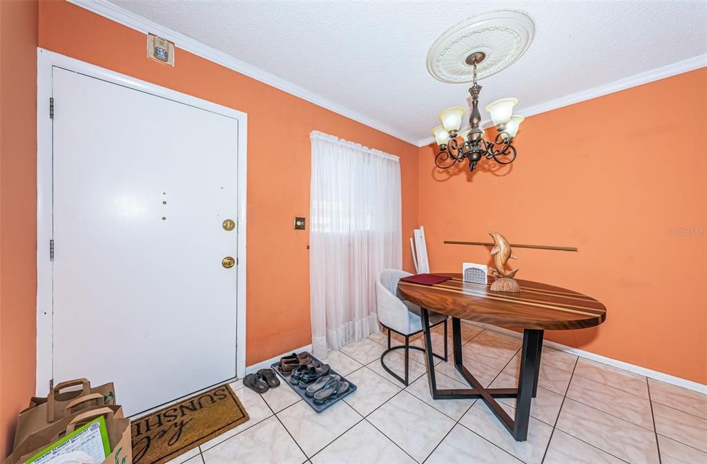 待售: $84,900 (1 贝兹, 1 浴室, 605 平方英尺)