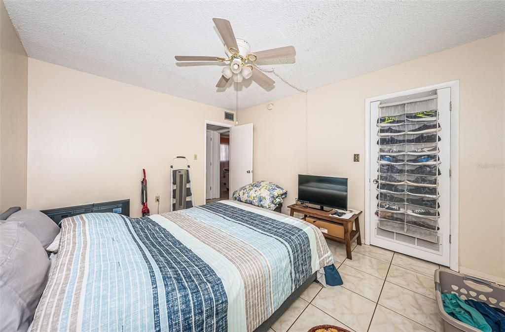 待售: $84,900 (1 贝兹, 1 浴室, 605 平方英尺)