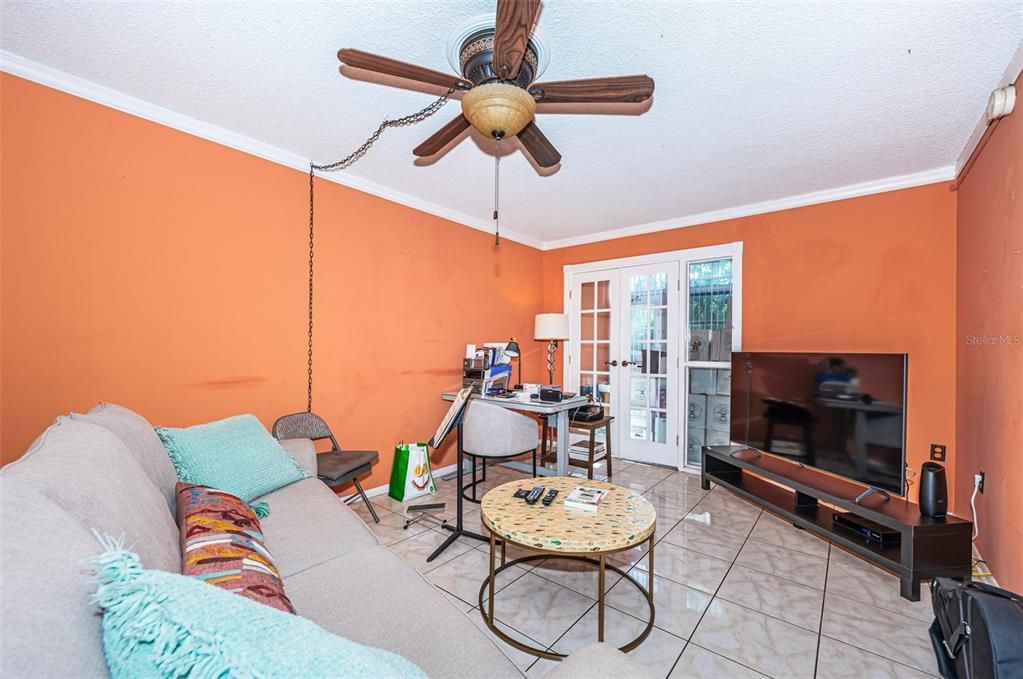 待售: $84,900 (1 贝兹, 1 浴室, 605 平方英尺)