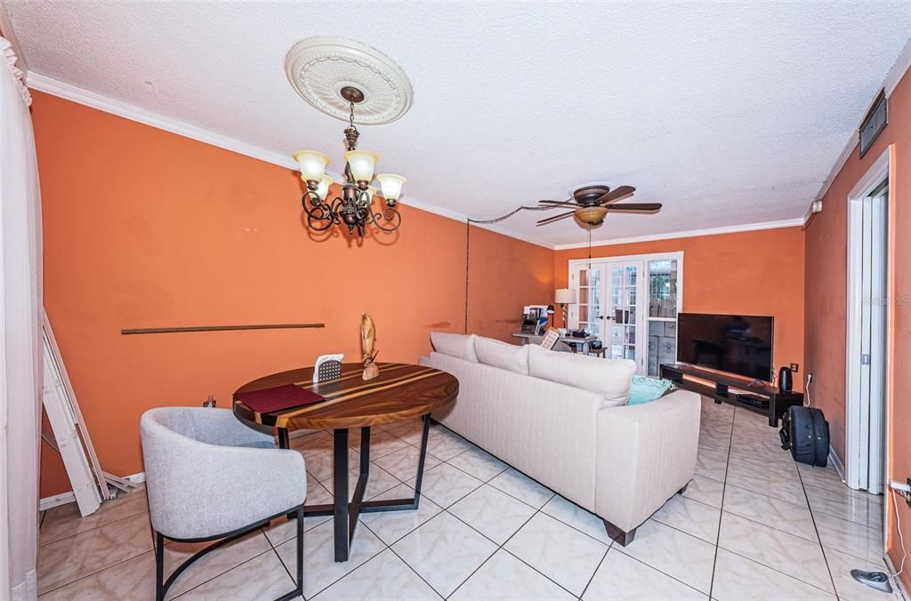 待售: $84,900 (1 贝兹, 1 浴室, 605 平方英尺)