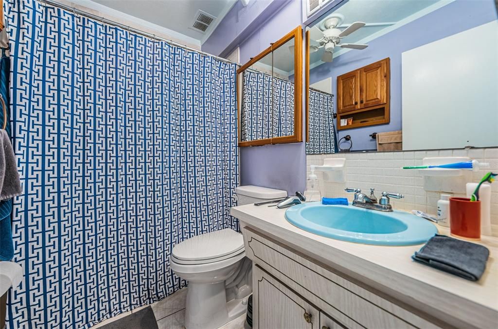 待售: $84,900 (1 贝兹, 1 浴室, 605 平方英尺)