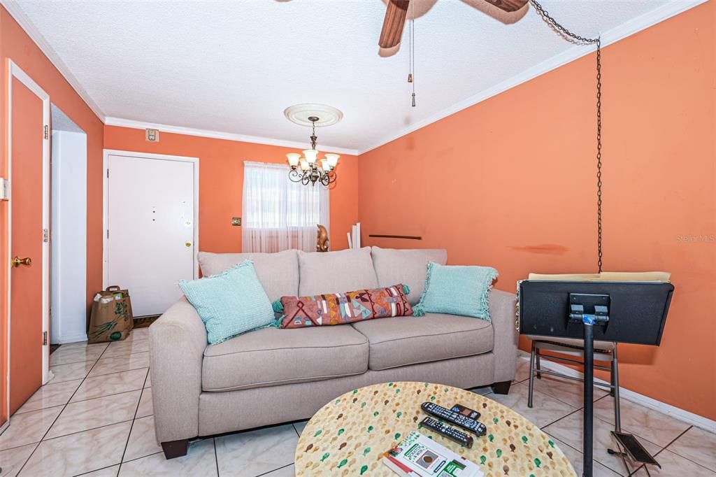 待售: $84,900 (1 贝兹, 1 浴室, 605 平方英尺)