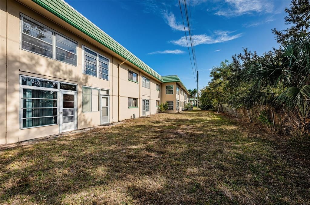 待售: $84,900 (1 贝兹, 1 浴室, 605 平方英尺)