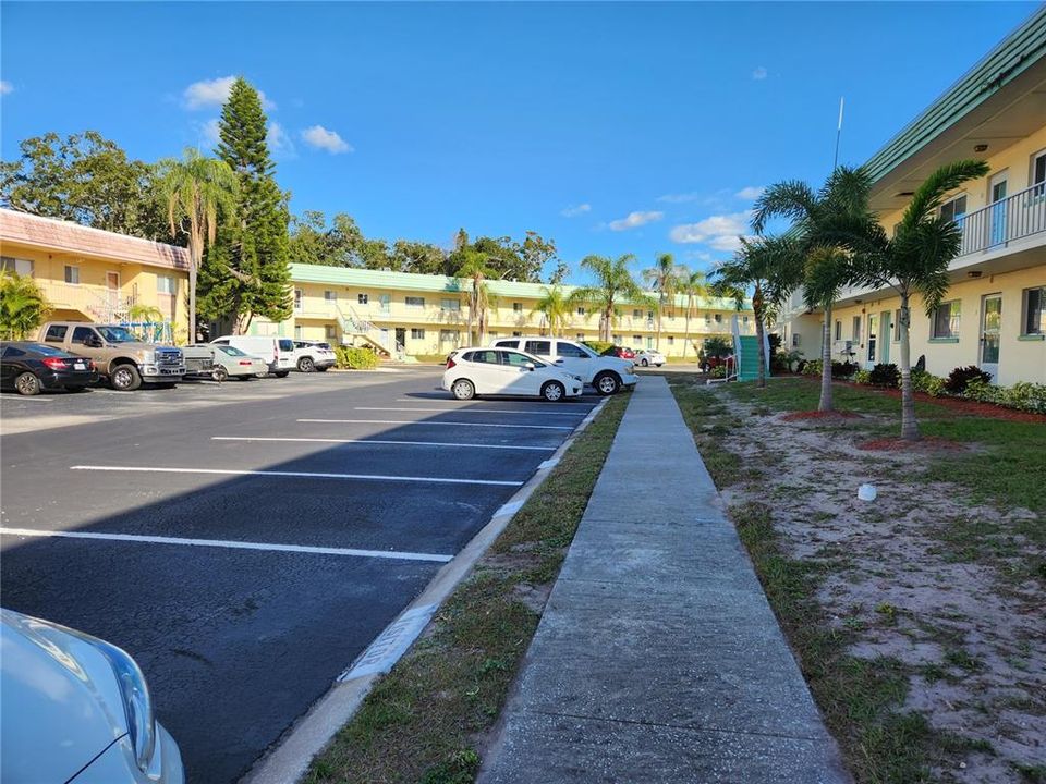 For Sale: $84,900 (1 beds, 1 baths, 605 Square Feet)