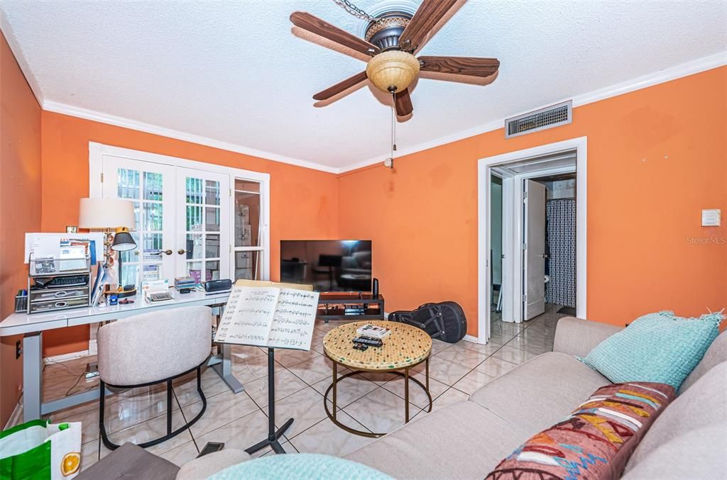 待售: $84,900 (1 贝兹, 1 浴室, 605 平方英尺)