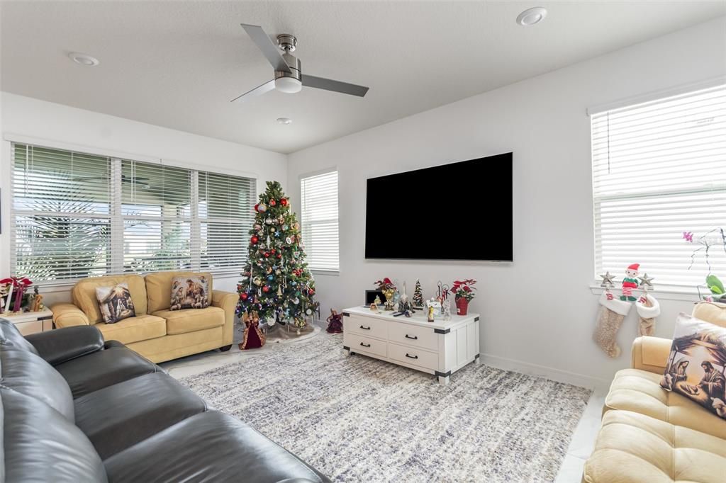 For Sale: $489,000 (3 beds, 3 baths, 2175 Square Feet)