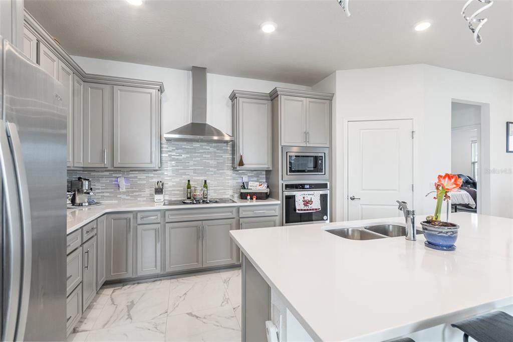 For Sale: $489,000 (3 beds, 3 baths, 2175 Square Feet)