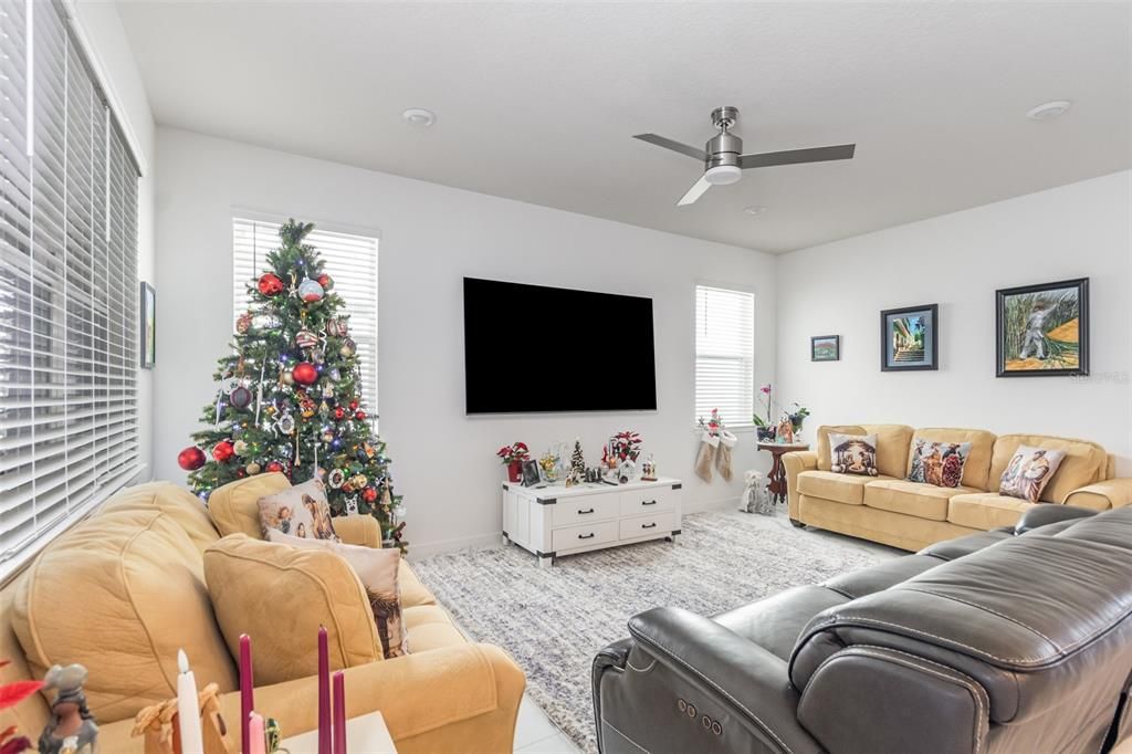 For Sale: $489,000 (3 beds, 3 baths, 2175 Square Feet)