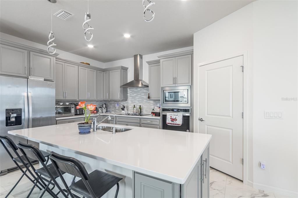 For Sale: $489,000 (3 beds, 3 baths, 2175 Square Feet)