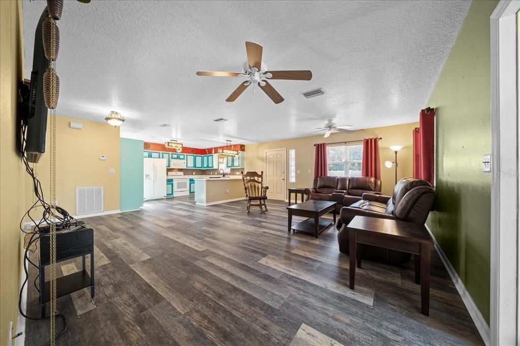 待售: $400,000 (2 贝兹, 2 浴室, 1554 平方英尺)