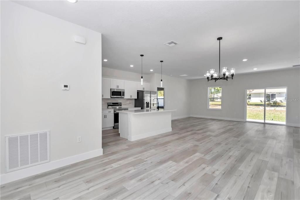 For Rent: $1,900 (4 beds, 2 baths, 1765 Square Feet)