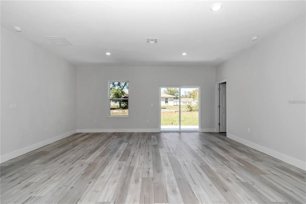 For Rent: $1,900 (4 beds, 2 baths, 1765 Square Feet)