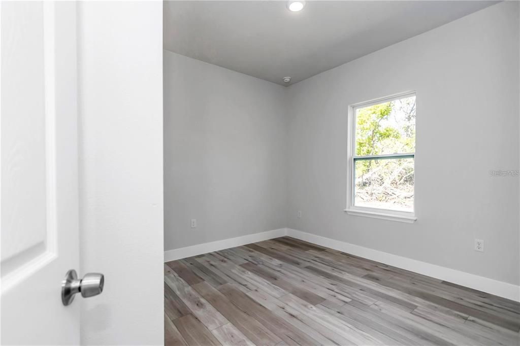 For Rent: $1,900 (4 beds, 2 baths, 1765 Square Feet)