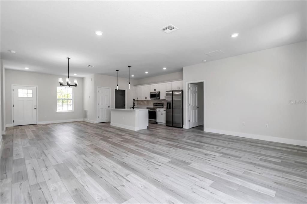 For Rent: $1,900 (4 beds, 2 baths, 1765 Square Feet)