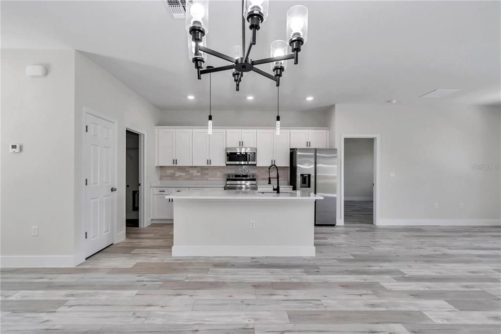 For Rent: $1,900 (4 beds, 2 baths, 1765 Square Feet)