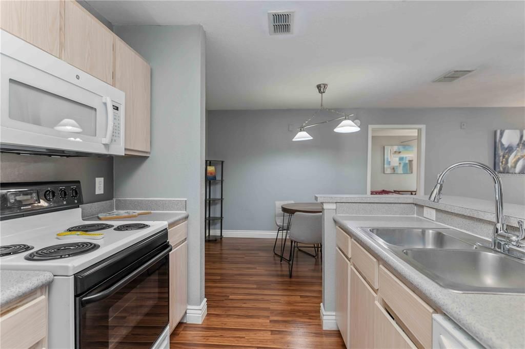 В аренду: $1,950 (3 спален, 2 ванн, 1224 Квадратных фут)