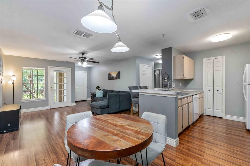 В аренду: $1,950 (3 спален, 2 ванн, 1224 Квадратных фут)