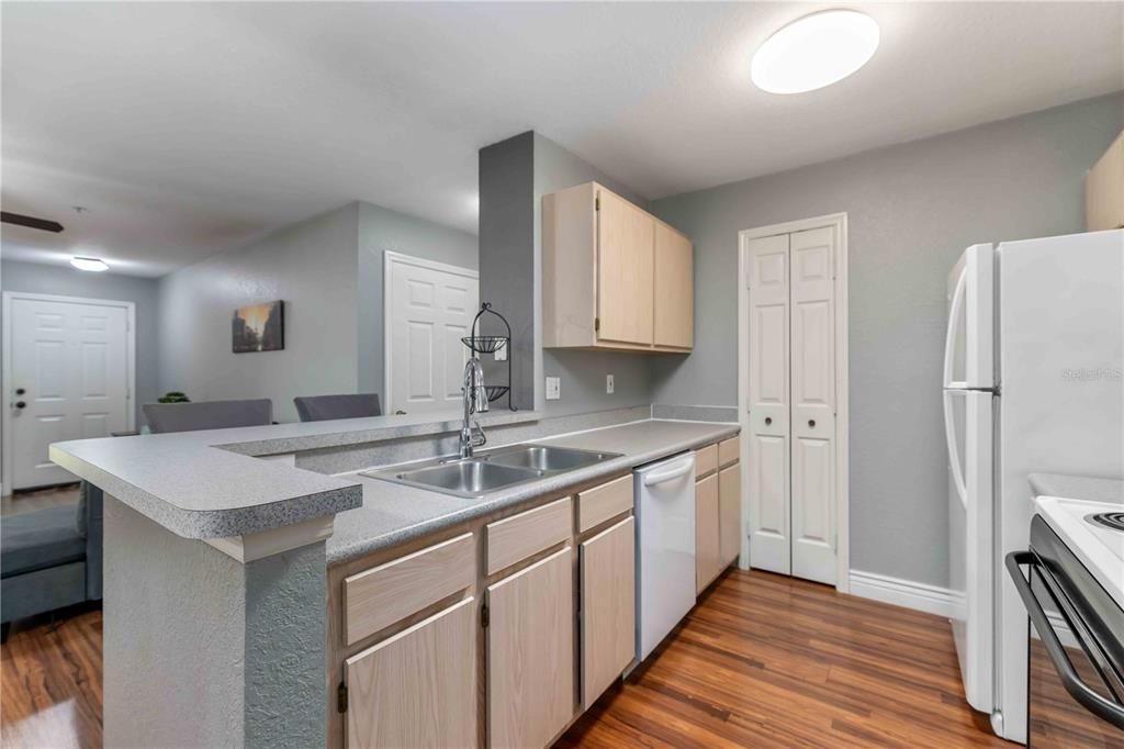 В аренду: $1,950 (3 спален, 2 ванн, 1224 Квадратных фут)