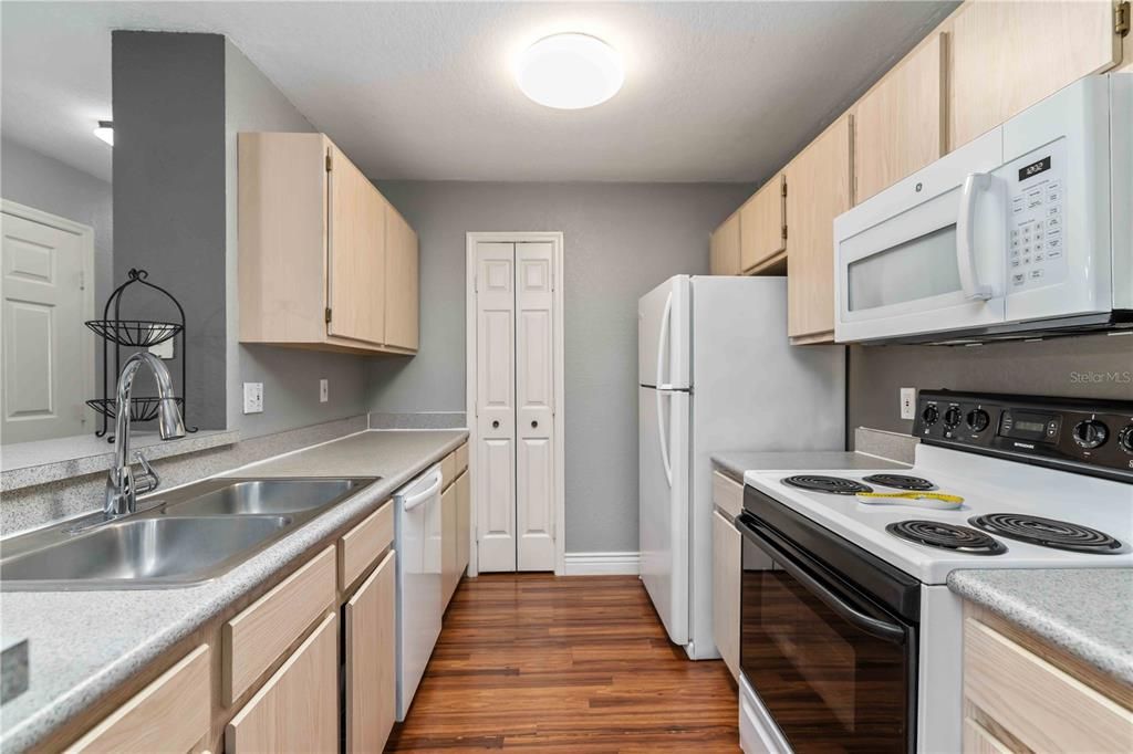 В аренду: $1,950 (3 спален, 2 ванн, 1224 Квадратных фут)