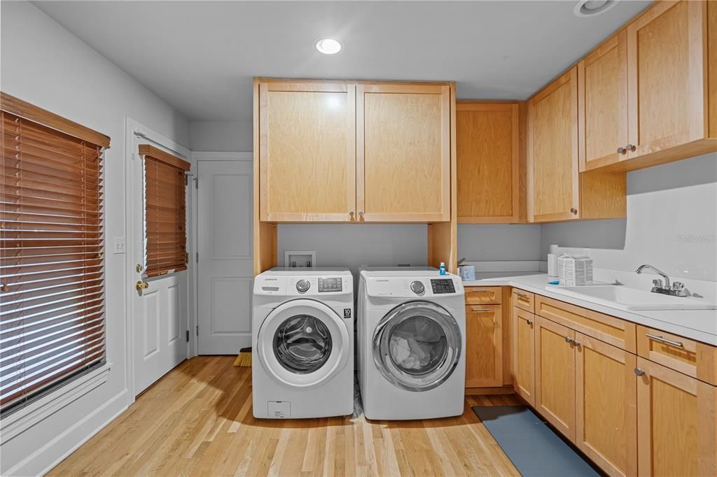 For Rent: $2,500 (4 beds, 2 baths, 2459 Square Feet)