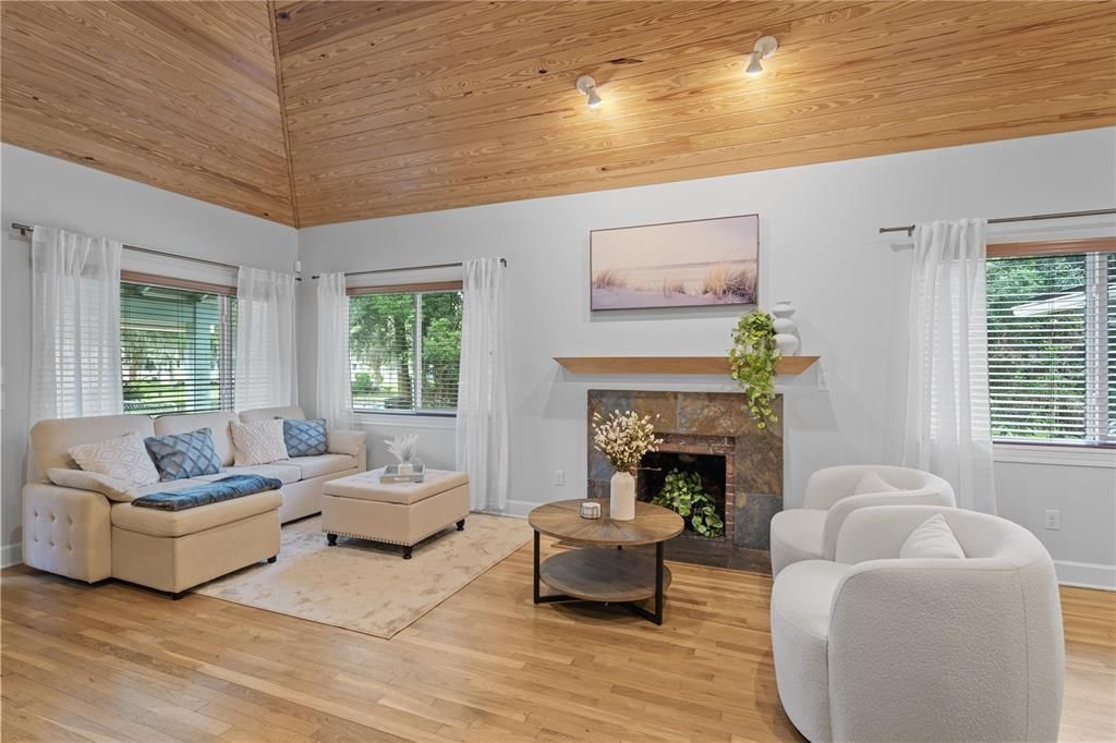 For Rent: $2,500 (4 beds, 2 baths, 2459 Square Feet)