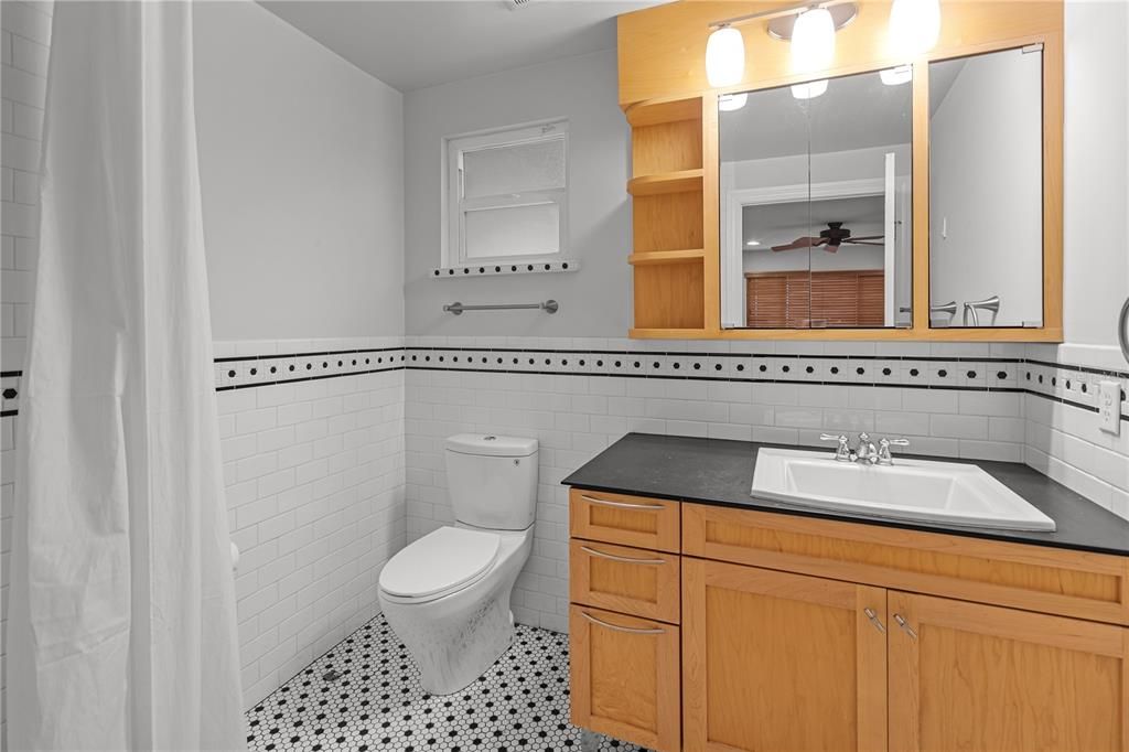 For Rent: $2,500 (4 beds, 2 baths, 2459 Square Feet)