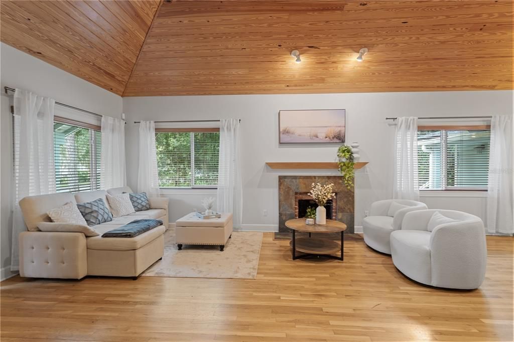 For Rent: $2,500 (4 beds, 2 baths, 2459 Square Feet)