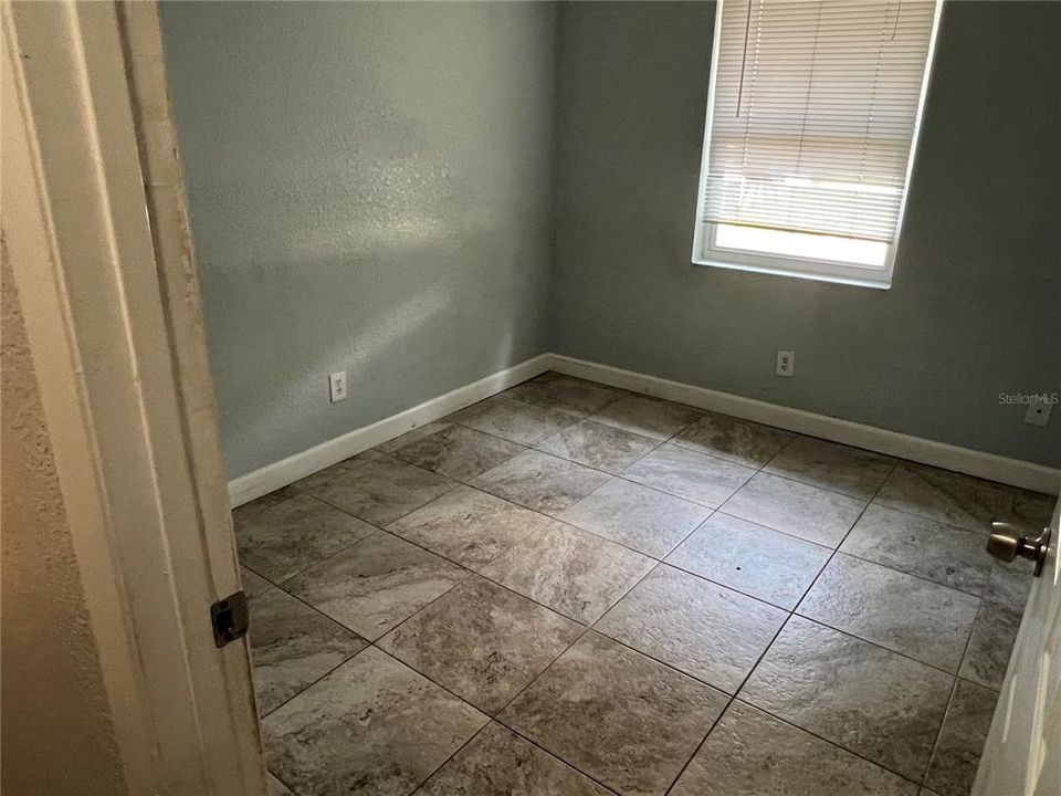 出租: $2,000 (3 贝兹, 1 浴室, 850 平方英尺)