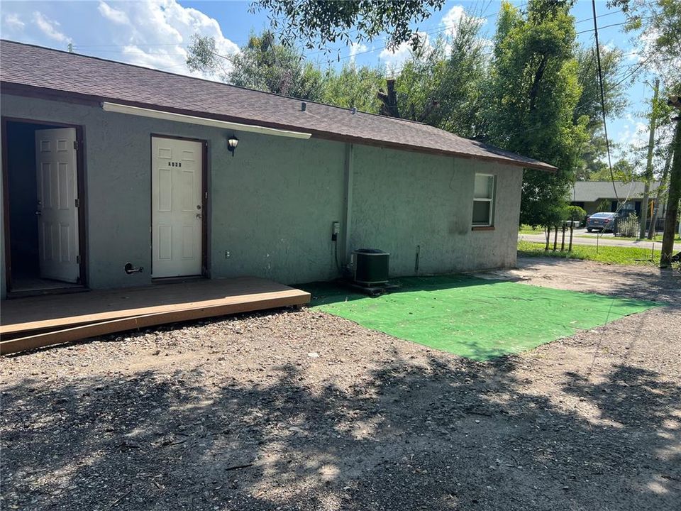 出租: $2,000 (3 贝兹, 1 浴室, 850 平方英尺)