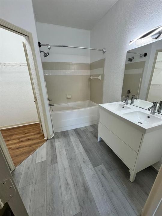 出租: $1,800 (2 贝兹, 2 浴室, 1077 平方英尺)